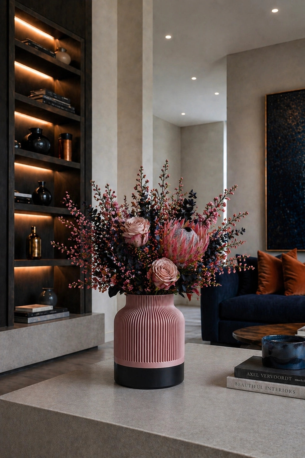 Duvari Silk Blush Black design vaas in modern Japandi interieur