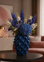 Sereni Deep Blue design vaas als moderne woondecoratie in interieur
