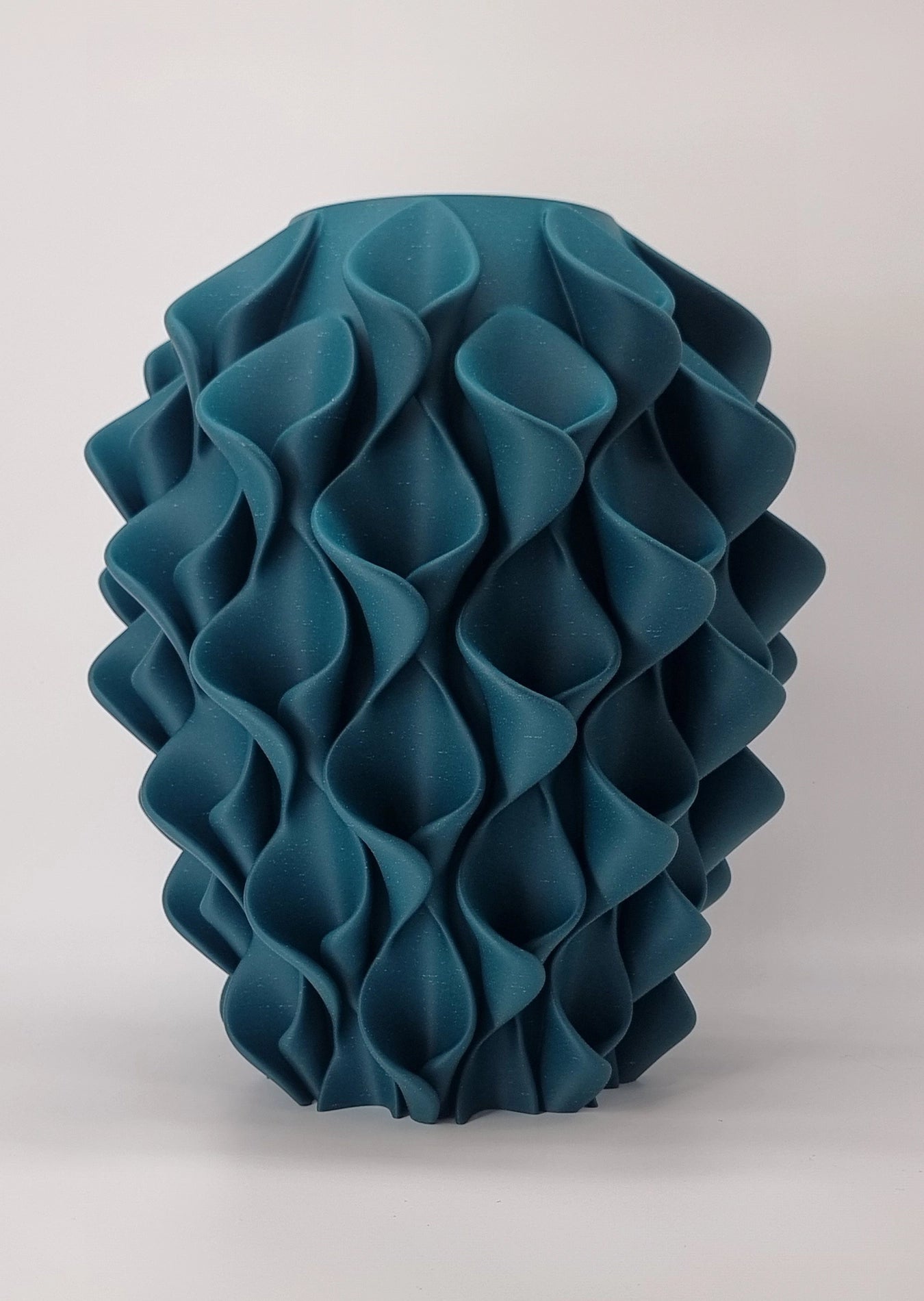 Sereni Sage sculpturale design vaas met organische geometrie